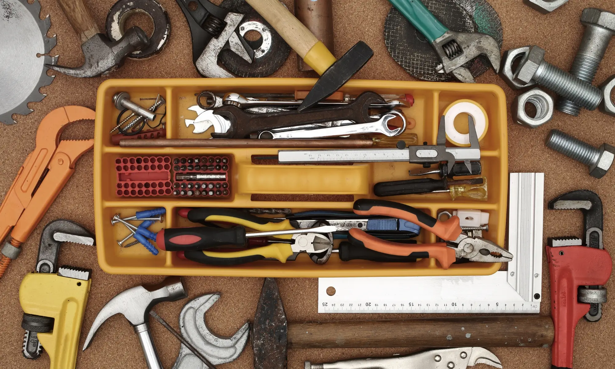 مهترین ابزارهای دستی در جعبه ابزار