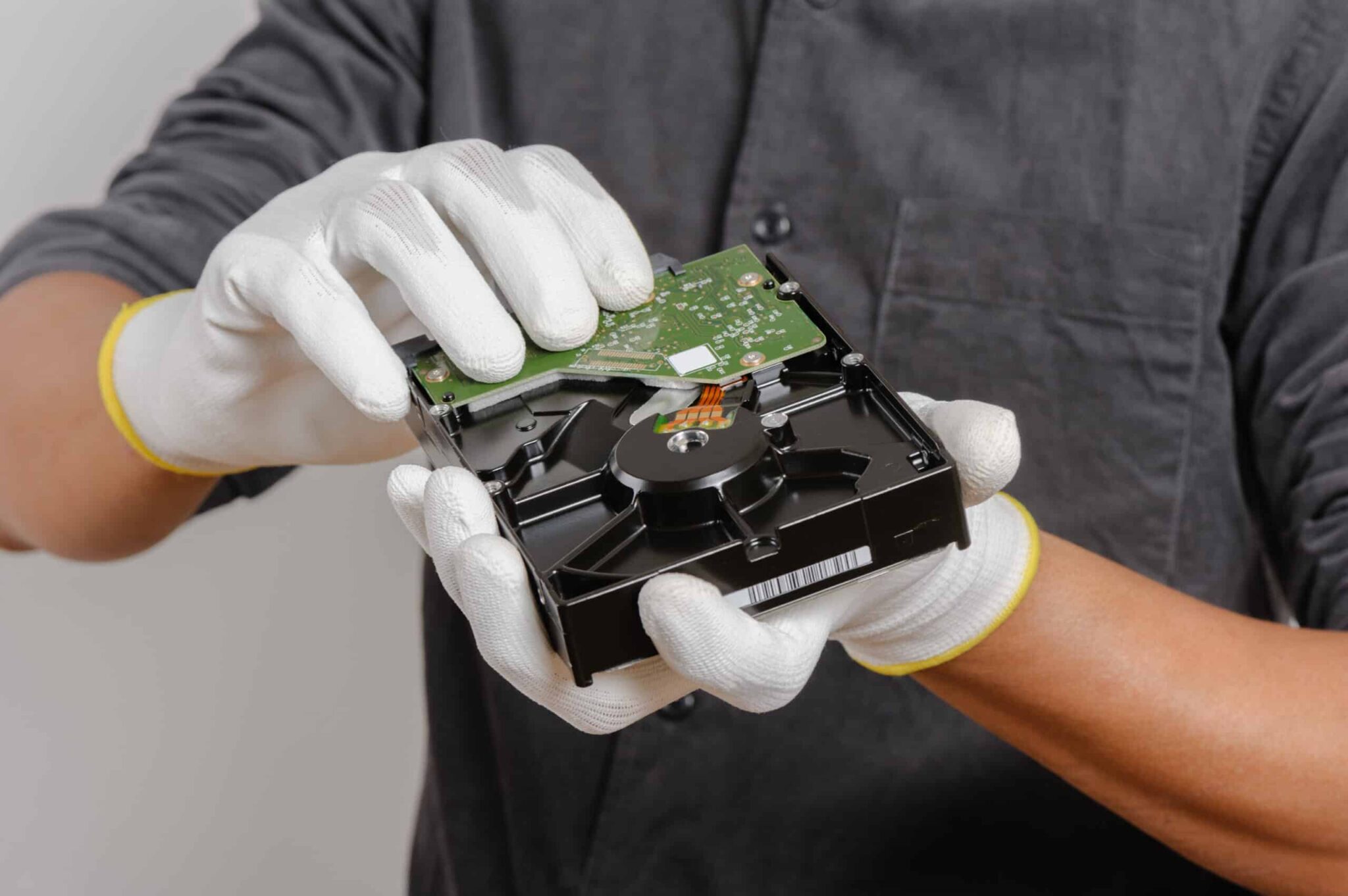 کاربرد دستکش ضد الکتریسیته ساکن